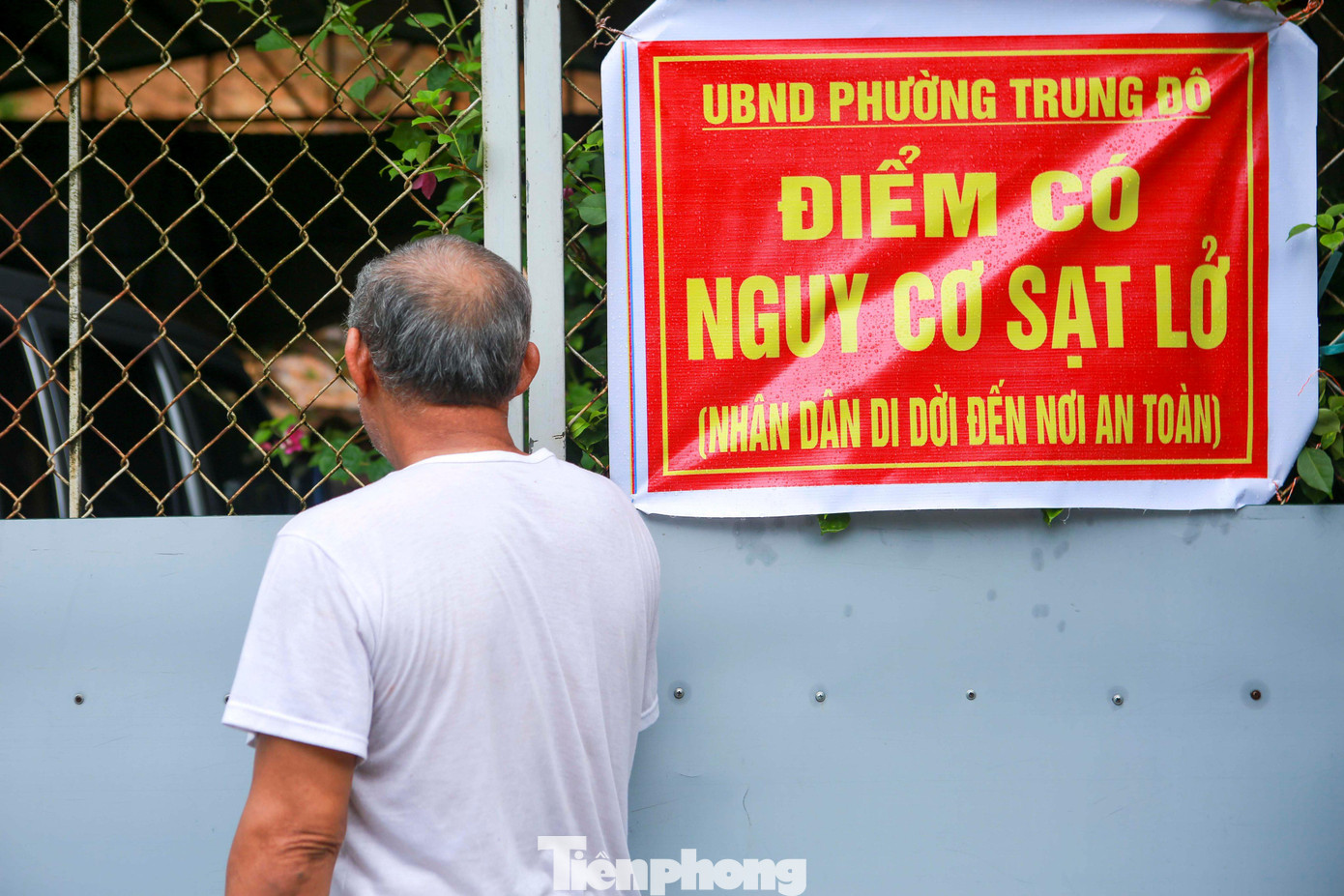 Những năm qua, các hộ dân sống dưới chân núi Dũng Quyết đều mong muốn có khu tái định cư để yên tâm sinh sống, sản xuất, vơi bớt nỗi lo mùa mưa bão, tuy nhiên đến nay vẫn chưa thực hiện được.