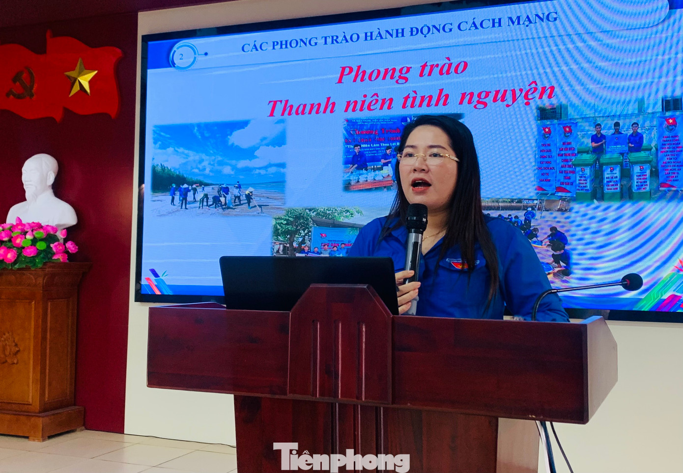 Chị Nguyễn Thị Phương Thúy – Phó Bí thư Tỉnh Đoàn Nghệ An trao đổi chuyên đề học tập Nghị quyết Đại hội Đoàn toàn quốc cho 200 đoàn viên, thanh niên tại huyện Diễn Châu. Ảnh: Thu Hiền