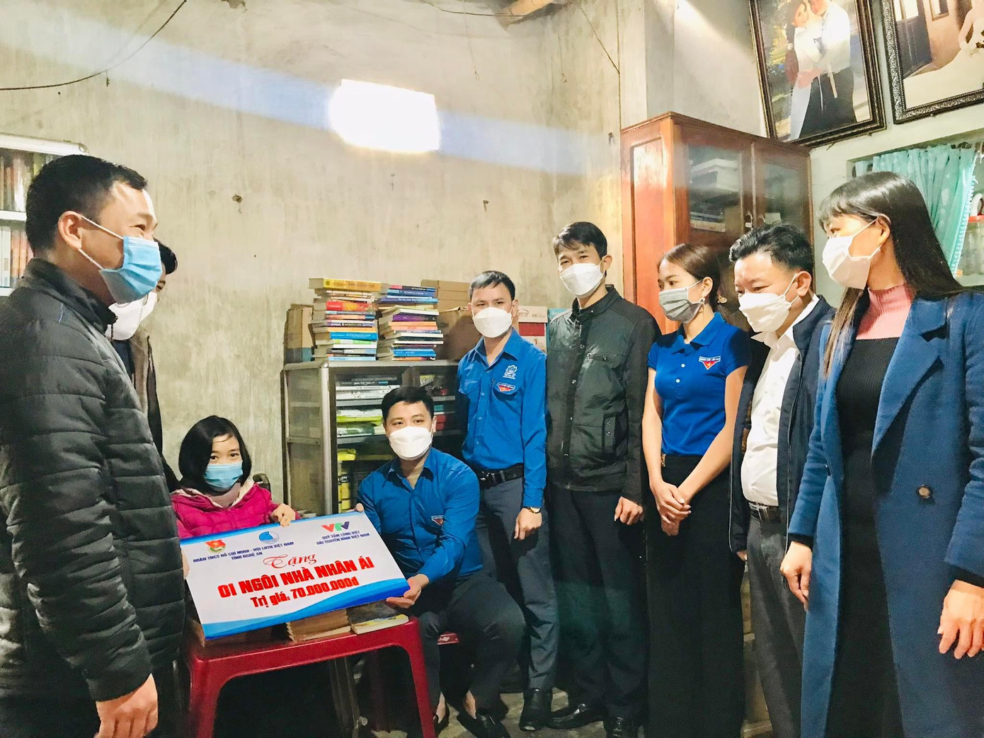 Tổ chức Lễ khởi công xây dựng nhà nhân ái cho thanh niên khuyết tật Trần Thuý Nga (SN 1985, tại xã Nghĩa Đồng, huyện Tân Kỳ, Nghệ An). Chị Nga có hơn 6.000 đầu sách, ai có nhu cầu đều có thể đến đọc miễn phí với tâm niệm: “Gieo duyên đọc sách, lan tỏa yêu thương”. Tổ chức Lễ khởi công xây dựng nhà nhân ái cho thanh niên khuyết tật Trần Thuý Nga (SN 1985, tại xã Nghĩa Đồng, huyện Tân Kỳ, Nghệ An). Chị Nga có hơn 6.000 đầu sách, ai có nhu cầu đều có thể đến đọc miễn phí với tâm niệm: “Gieo duyên đọc sách, lan tỏa yêu thương”.