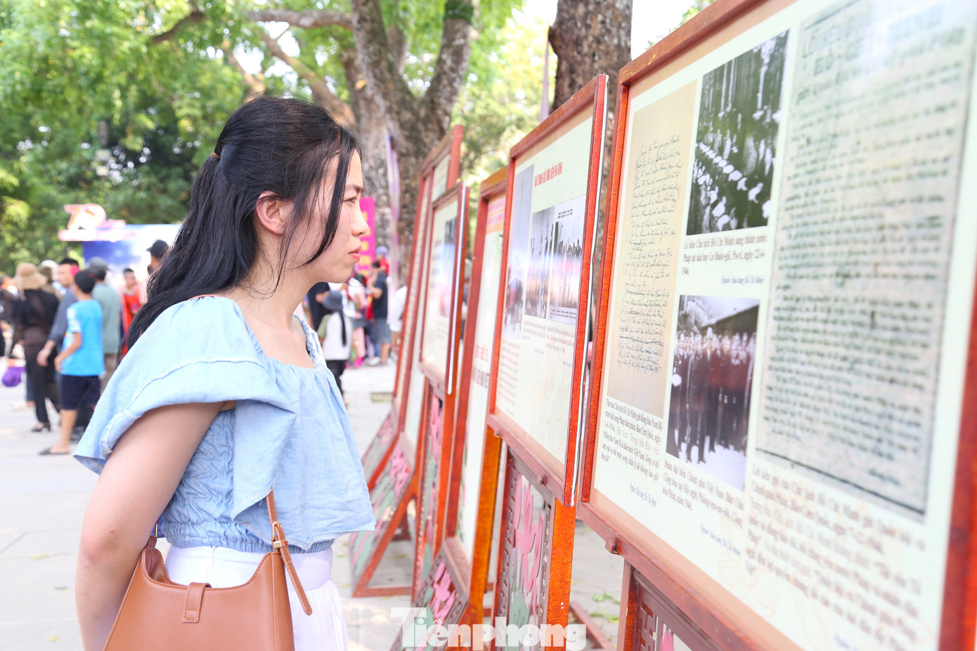 Triển lãm được chia thành 3 chủ đề: Từ Hà Nội đến chiến khu Việt Bắc, Điện Biên Phủ - Trận quyết chiến chiến lược, Sáng mãi thiên sử vàng Điện Biên.