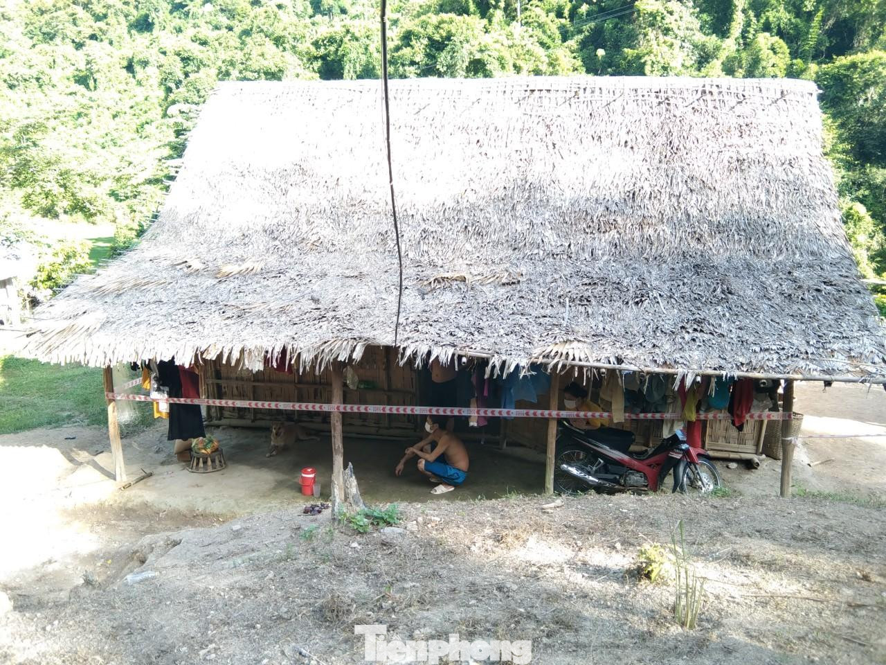 Việc trưng dụng các nhà sàn bỏ trống làm nơi cách ly cho người dân nhằm giảm nguy cơ lây nhiễm chéo ở khu cách ly tập trung