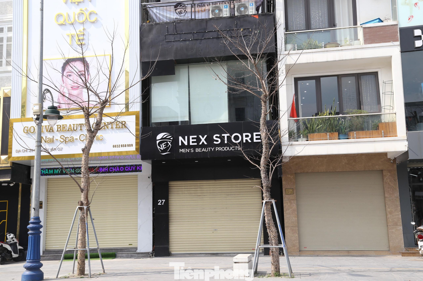 Theo thống kê, toàn TP Vinh có hơn 23.000 hộ đăng ký kinh doanh với khoảng 35.000 người dân, tập trung tại các phường Hồng Sơn, Bến Thủy, Trường Thi, Hưng Bình,... Do công việc kinh doanh gặp khó nên hiện nay, việc hoàn trả mặt bằng, chuyển nhượng ki-ốt xuất hiện nhiều trên các tuyến phố.