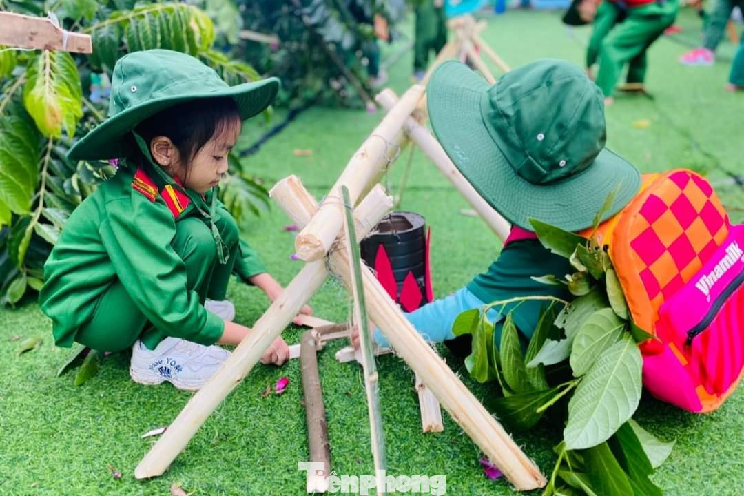 Các em thiếu nhi đã có một ngày trải nghiệm làm chú bộ đội đáng nhớ. Các em thiếu nhi đã có một ngày trải nghiệm làm chú bộ đội đáng nhớ.