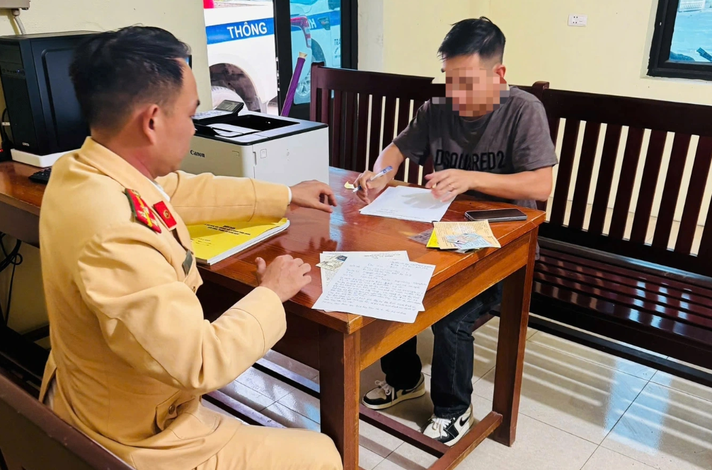 Tài xế L. tại cơ quan Công an