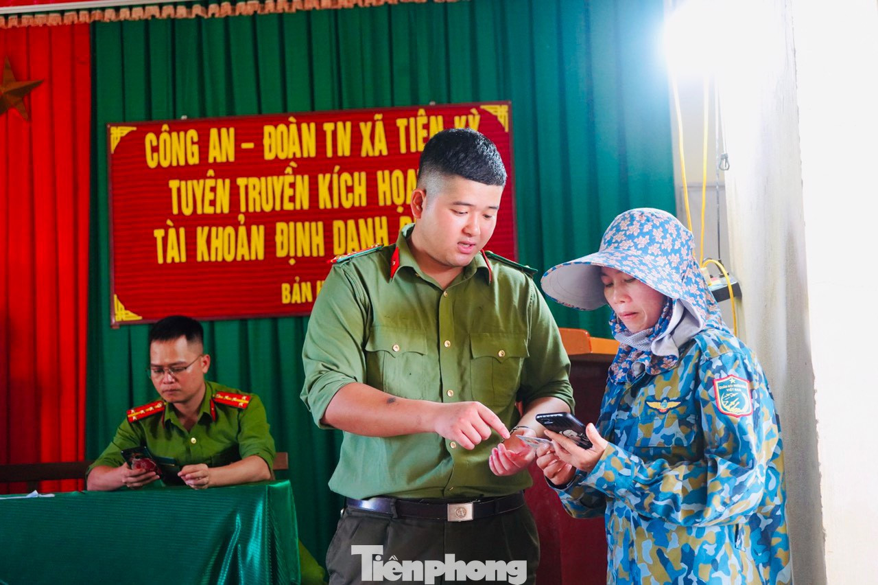 Hỗ trợ người dân kích hoạt tài khoản định danh điện tử