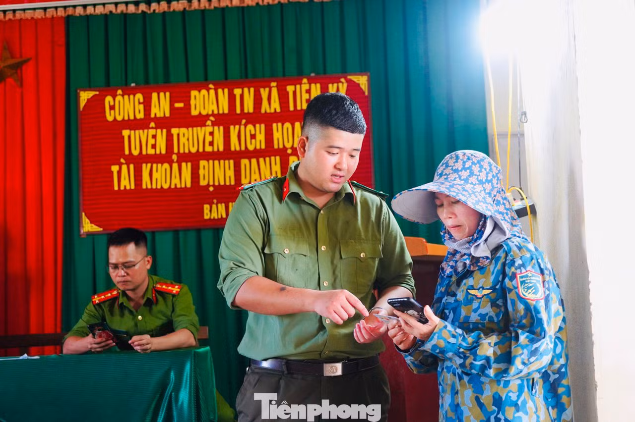 Hỗ trợ người dân kích hoạt tài khoản định danh điện tử