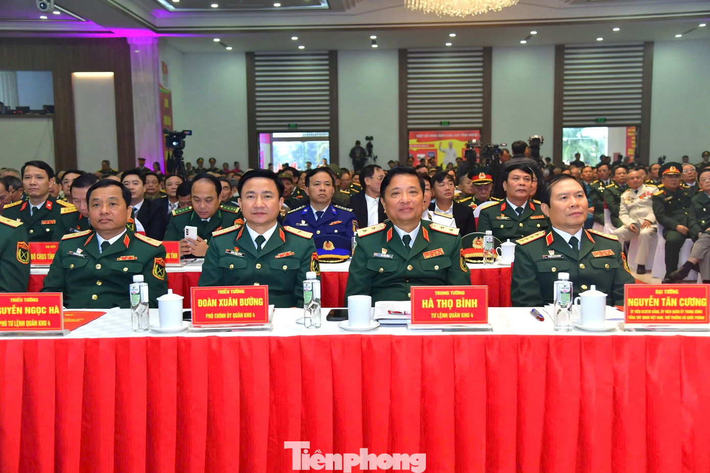 Các đại biểu tham dự buổi lễ.