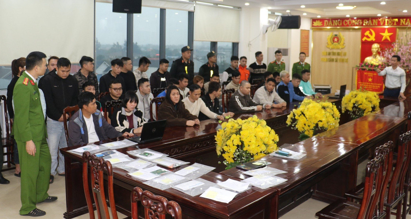 Các đối tượng trong đường dây bị bắt giữ