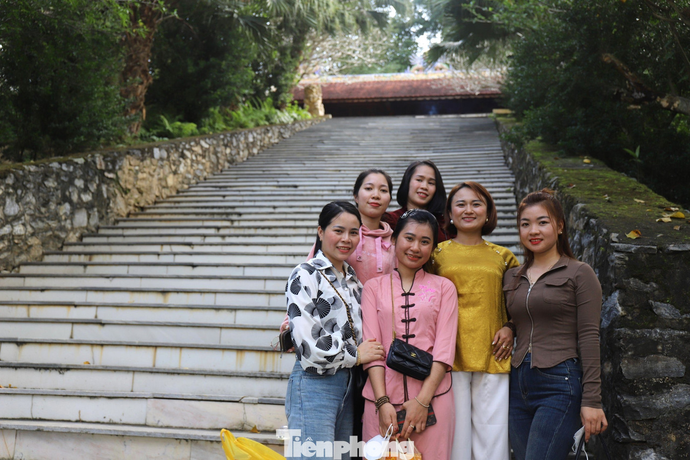 Hàng năm, đền Choọng có các lễ chính gồm: Đám Lục ngoạt tổ chức vào rằm tháng 6, lễ khai niên diễn ra suốt tháng Giêng và lễ tạ cuối năm dịp 25-26 tháng Chạp. Mỗi năm di tích thu hút hàng nghìn du khách đến dâng hương, vãn cảnh, nghiên cứu các giá trị lịch sử văn hóa.