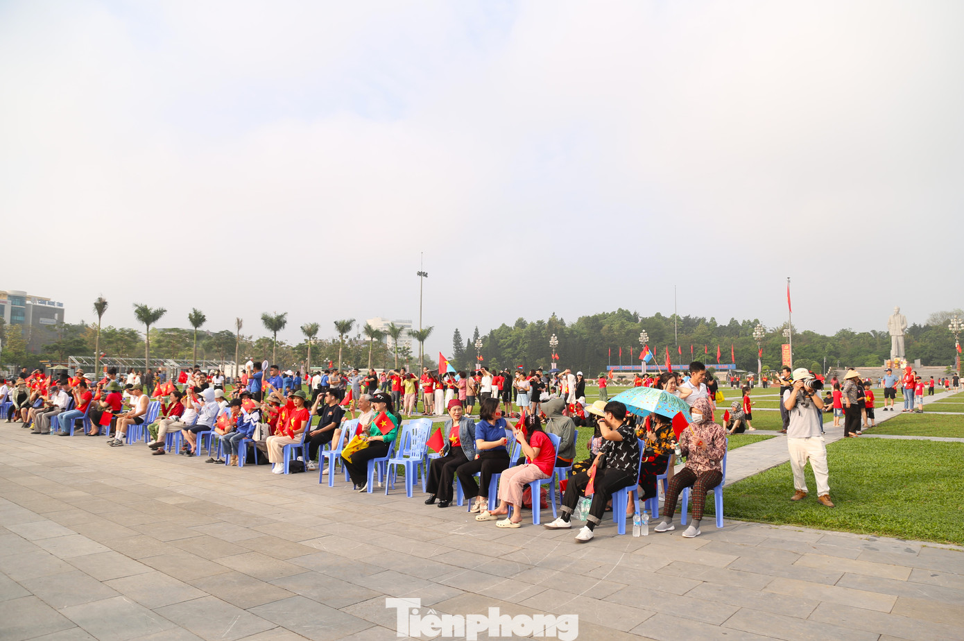 Lễ kỷ niệm 50 năm ngày giải phóng miền Nam, thống nhất đất nước không chỉ là một sự kiện chính trị trọng đại mà còn là một ngày hội lớn của nhân dân, nơi hàng triệu trái tim con dân đất Việt nhớ về lịch sử hào hùng của dân tộc trong cuộc kháng chiến trường chinh chống giặc ngoại xâm thống nhất đất nước, để cùng nhau phát huy sức mạnh đại đoàn kết toàn dân tộc trong công cuộc xây dựng đất nước giàu mạnh, phồn vinh trong kỷ nguyên vươn mình của dân tộc.