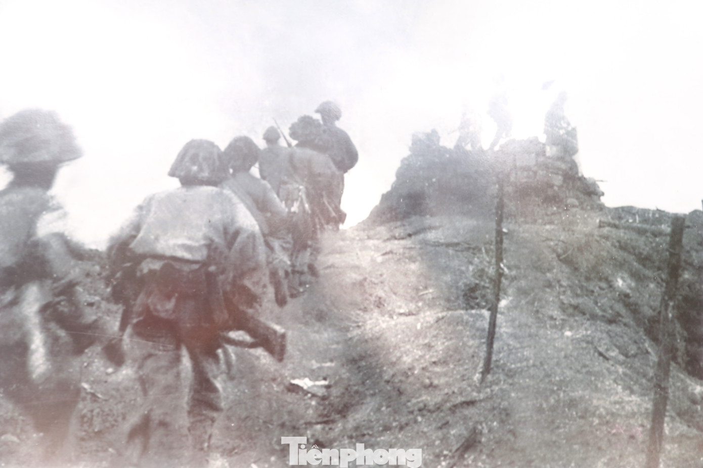 Những bức ảnh lịch sử ghi lại khoảnh khắc hào hùng của quân và dân ta trong thời kỳ kháng chiến cứu nước, tạo nên chiến thắng Điện Biên Phủ “lừng lẫy năm châu, chấn động địa cầu”.