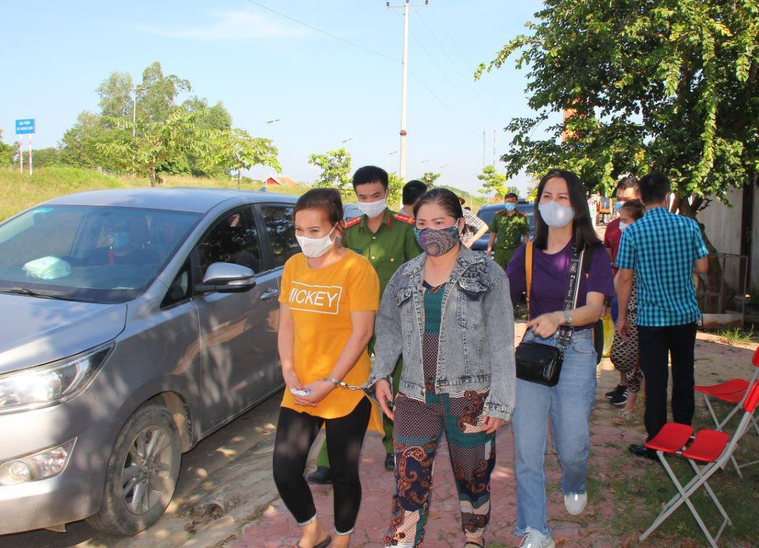 Nhiều đối tượng tham gia đánh bạc là nữ giới Nhiều đối tượng tham gia đánh bạc là nữ giới