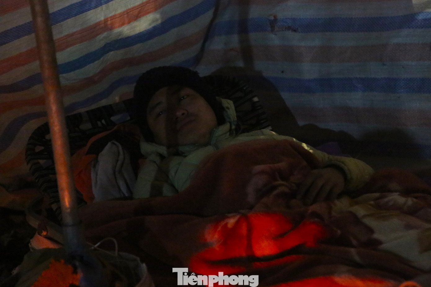 Nhiều tiểu thương bán đào, quất… đang đối mặt với nguy cơ thua lỗ nặng.