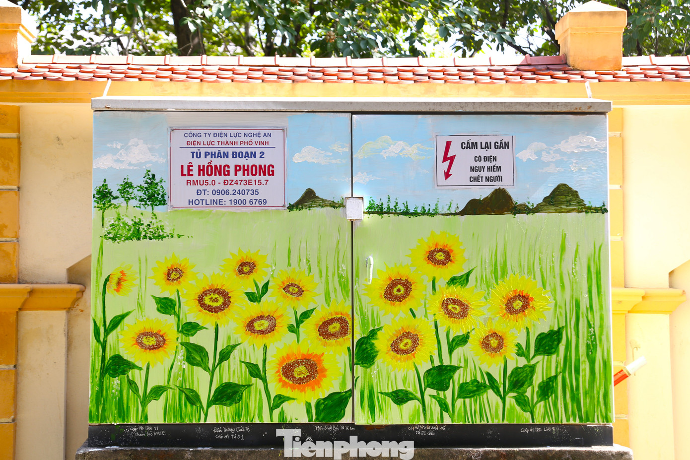 Một tủ điện nằm trên đường Lê Hồng Phong khoác lên mình "tấm áo" mới.
