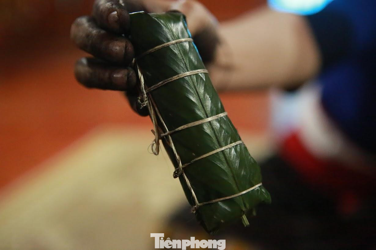 Bánh khâu tôm khuản tụ (bánh gậy). Bánh hình chiếc gậy, với ý nghĩa cầu cho người già được sống lâu.