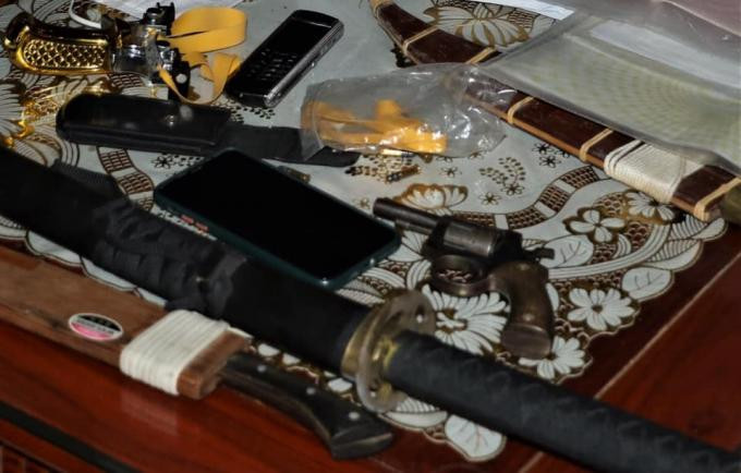 Súng, dao, kiếm được thu giữ tại nơi ở của đối tượng Súng, dao, kiếm được thu giữ tại nơi ở của đối tượng