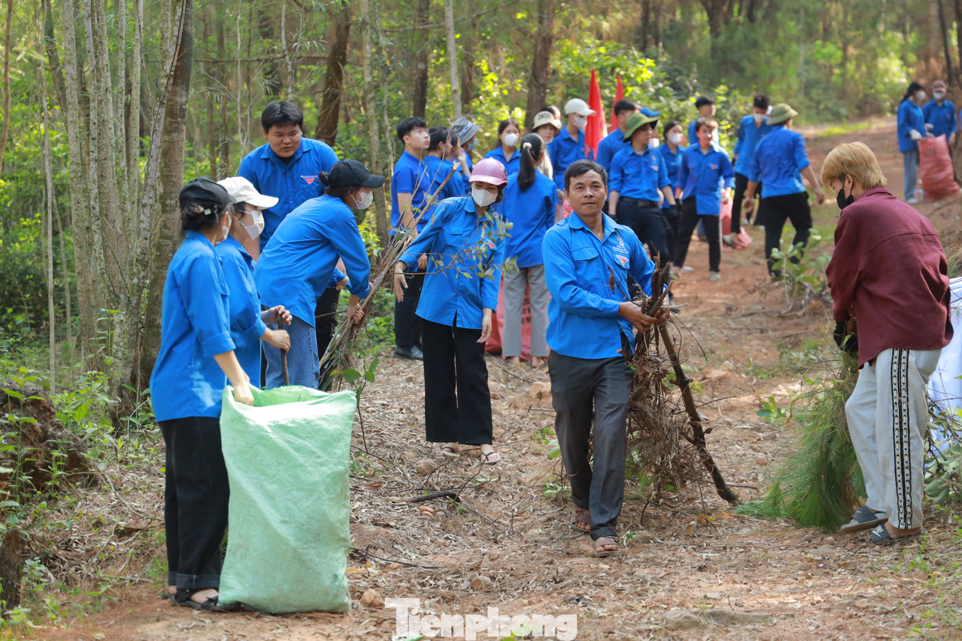 Đoàn viên thanh niên tích cực hưởng ứng