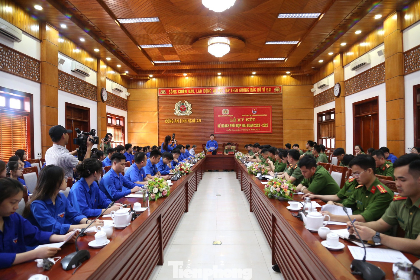 Lễ ký kết chương trình phối hợp giai đoạn 2023 – 2025 tại điểm cầu trụ sở Công an tỉnh Nghệ An. Ảnh: TH