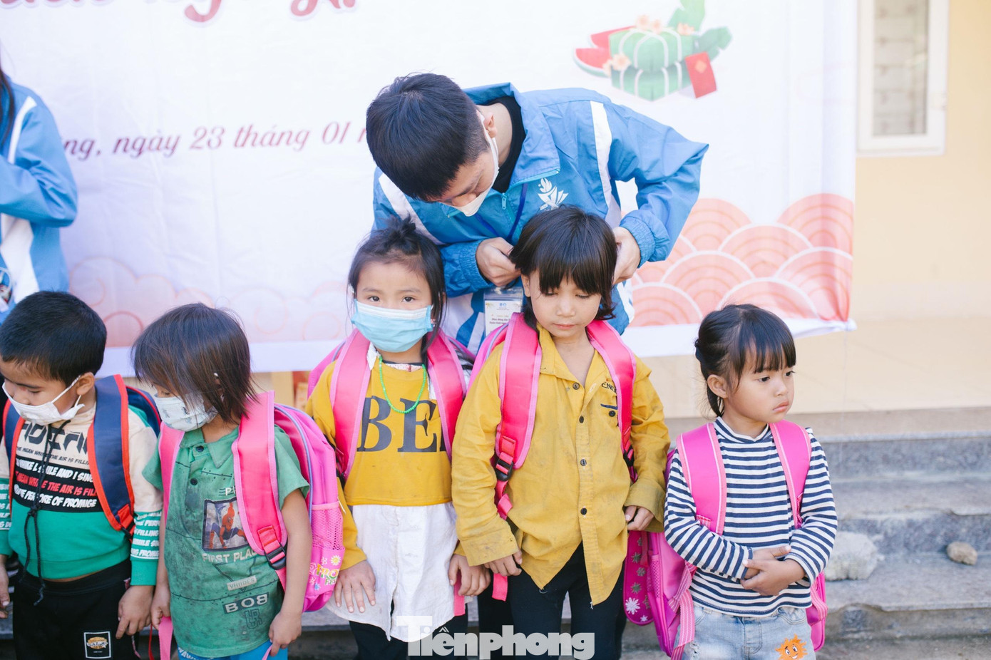 Tham gia chương trình Mùa đông ấm năm 2021 của Hội sinh viên Trường Đại học Vinh