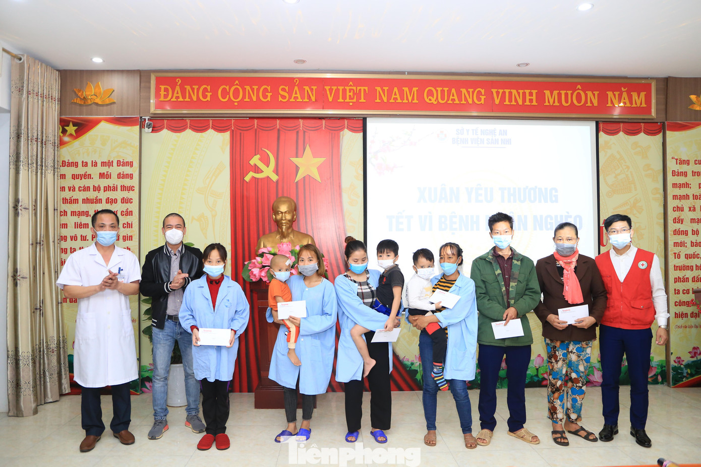 Tết yêu thương đến với bệnh nhân nghèo