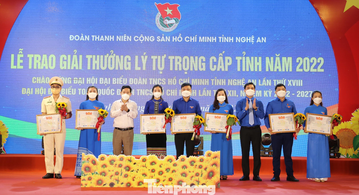 Trao giải thưởng Lý Tự Trọng cấp tỉnh cho các cá nhân có thành tích nổi bật