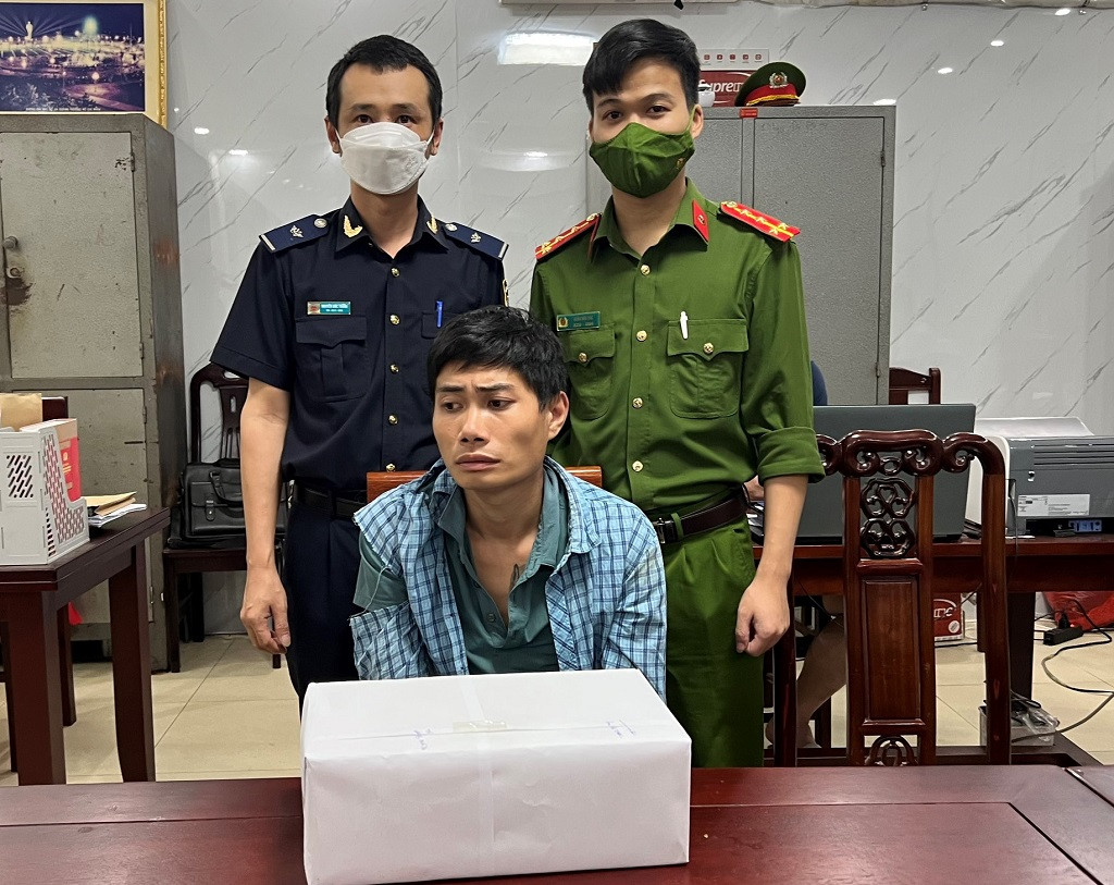 Đối tượng Lương Anh Tú tại cơ quan Công an