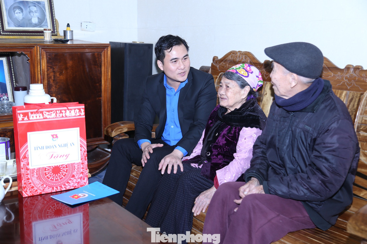 Tại các nơi đến thăm, đại diện Thường trực Tỉnh Đoàn đã ân cần thăm hỏi sức khỏe, đời sống và bày tỏ lòng biết ơn những cống hiến của các bác Đảng viên lão thành và chúc các bác luôn mạnh khỏe, tiếp tục là tấm gương cho thế hệ trẻ học tập và noi theo. Tại các nơi đến thăm, đại diện Thường trực Tỉnh Đoàn đã ân cần thăm hỏi sức khỏe, đời sống và bày tỏ lòng biết ơn những cống hiến của các bác Đảng viên lão thành và chúc các bác luôn mạnh khỏe, tiếp tục là tấm gương cho thế hệ trẻ học tập và noi theo.