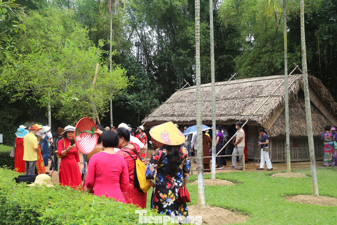 Trong ngôi nhà tranh vách nứa 3 gian ở làng Hoàng Trù, ngày 19/5/1890, cậu bé Nguyễn Sinh Cung đã cất tiếng khóc chào đời.
