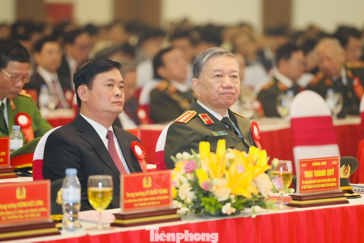 Đại tướng Tô Lâm - Ủy viên Bộ Chính trị, Bí thư Đảng ủy Công an T.Ư, Bộ trưởng Bộ Công an và Bí thư Tỉnh ủy Nghệ An Thái Thanh Quý tham dự lễ kỷ niệm.