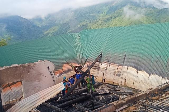 Toàn bộ tài sản trong nhà bị thiêu rụi