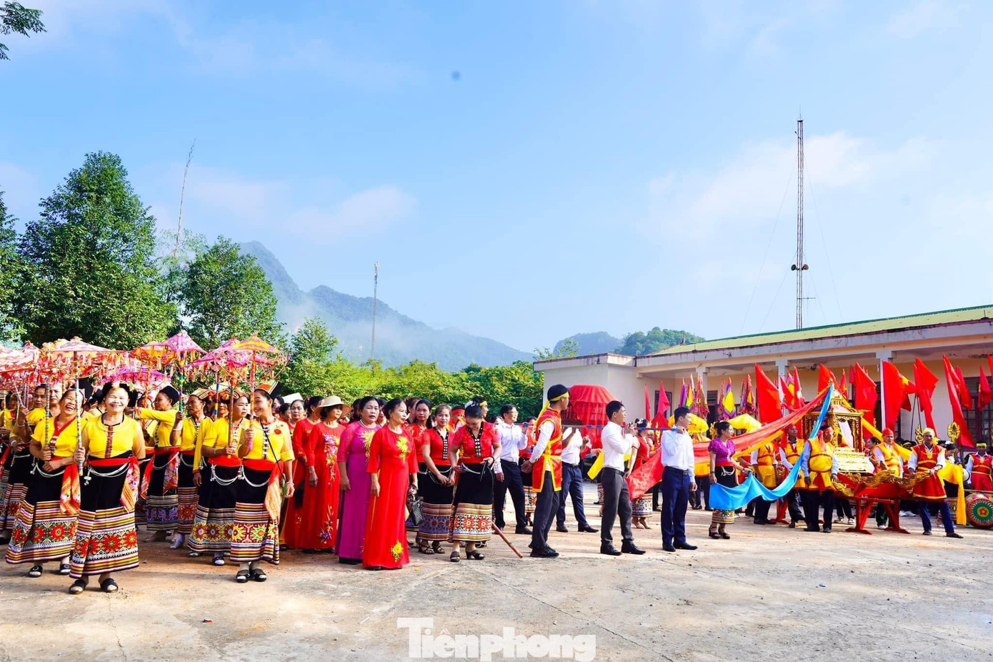 Lễ hội Bươn Xao gắn liền với những hoạt động của nghĩa quân Lê Lợi khi tiến vào Nghệ An chống giặc Minh ở thế kỷ XV. Cách đây gần 600 năm, vùng đất xã Tiên Kỳ, huyện Tân Kỳ, Nghệ An được nghĩa quân Lam Sơn do Lê Lợi làm chủ tướng chọn làm địa điểm dừng chân, chuẩn bị lực lượng cho quá trình tiến đánh quân Minh ở miền Tây xứ Nghệ. Trai tráng trong vùng tham gia nghĩa quân, được nhân dân trong vùng ủng hộ lương thảo để tiến hành vây hãm thành Trà Lân, buộc địch phải đầu hàng.