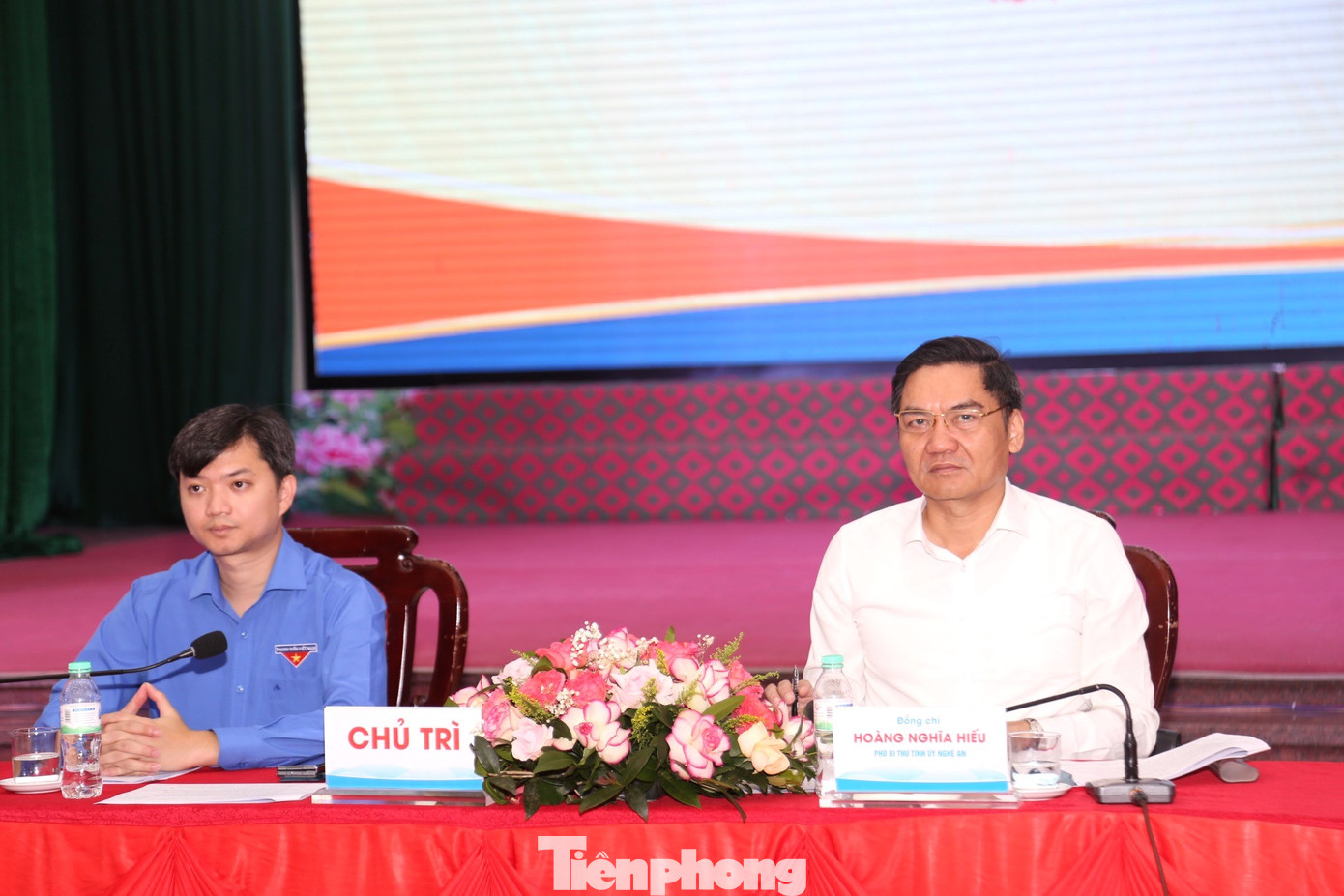 Anh Nguyễn Minh Triết, Bí thư BCH Trung ương Đoàn, Chủ tịch Trung ương Hội Sinh viên Việt Nam và ông Hoàng Nghĩa Hiếu - Phó Bí thư Tỉnh ủy Nghệ An tại diễn đàn. Anh Nguyễn Minh Triết, Bí thư BCH Trung ương Đoàn, Chủ tịch Trung ương Hội Sinh viên Việt Nam và ông Hoàng Nghĩa Hiếu - Phó Bí thư Tỉnh ủy Nghệ An tại diễn đàn.