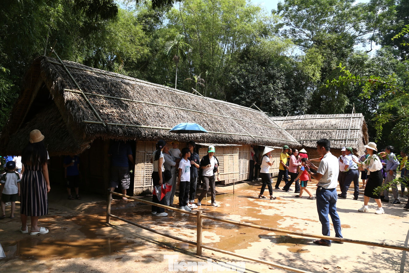 Ngôi nhà cụ Phó Bảng Nguyễn Sinh Sắc nơi Chủ tịch Hồ Chí Minh sống thời niên thiếu (1901-1906).