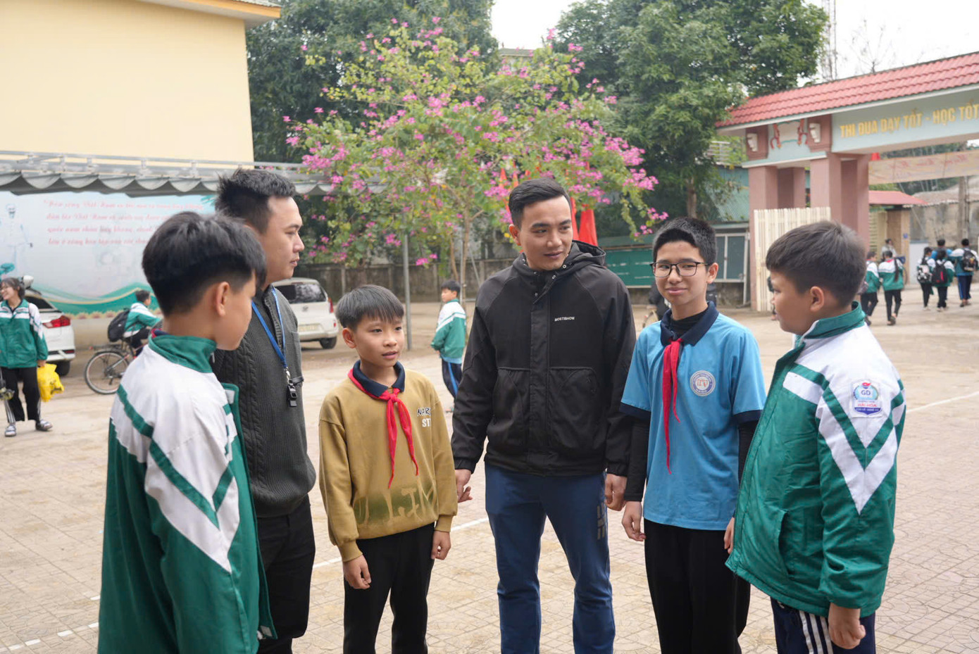 Nhiều giáo viên hợp đồng ở thị xã Cửa Lò (cũ) chưa được chi trả lương 2 tháng nay Nhiều giáo viên hợp đồng ở thị xã Cửa Lò (cũ) chưa được chi trả lương 2 tháng nay