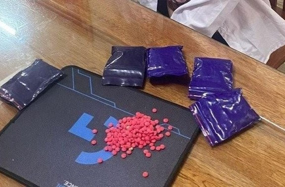 Tang vật là 1.000 viên ma túy.