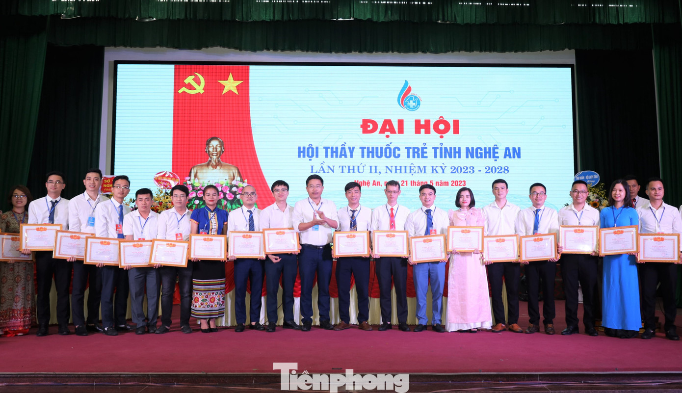 Sở Y tế Nghệ An tặng Giấy khen của Giám đốc Sở Y tế cho 25 cá nhân đã có thành tích trong công tác tình nguyện, chăm sóc sức khỏe cộng đồng giai đoạn 2016 – 2022. Sở Y tế Nghệ An tặng Giấy khen của Giám đốc Sở Y tế cho 25 cá nhân đã có thành tích trong công tác tình nguyện, chăm sóc sức khỏe cộng đồng giai đoạn 2016 – 2022.