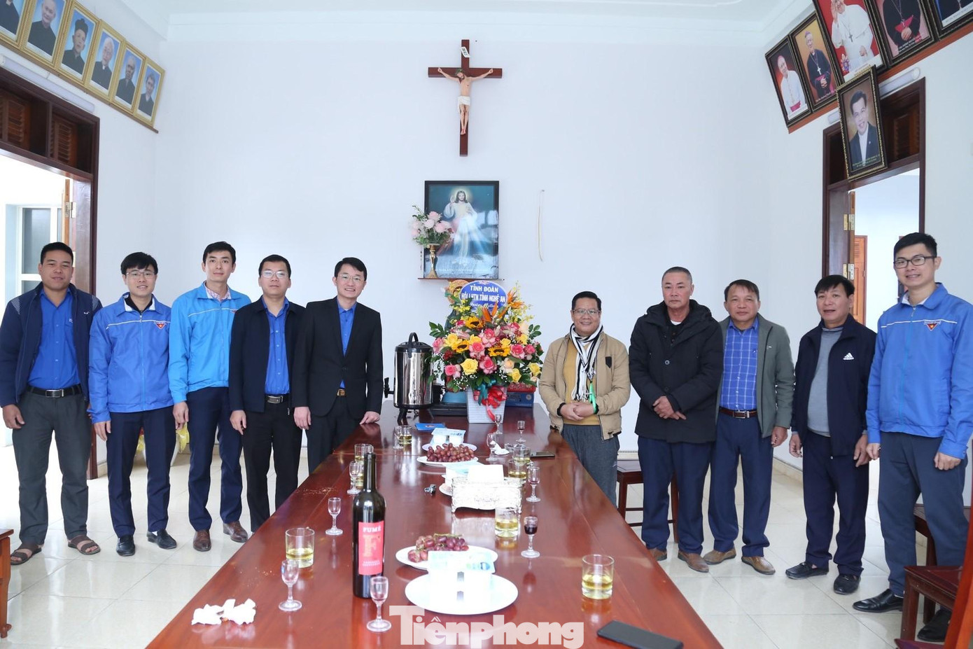 Đoàn công tác do anh Trần Linh - Phó Bí thư Tỉnh Đoàn Nghệ An thăm, chúc mừng Giáo xứ Xuân Am, xã Hưng Thịnh, huyện Hưng Nguyên; Giáo xứ Làng Nam, xã Nghi Trung và Giáo xứ Tân Yên, xã Nghi Diên, huyện Nghi Lộc.