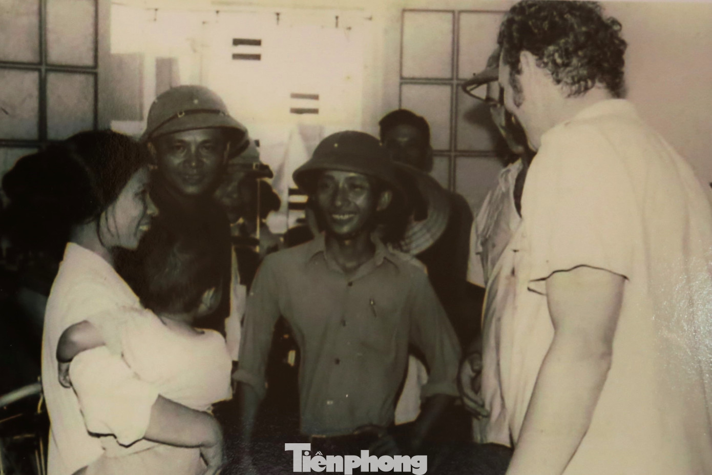 Niềm vui khi được dọn về nhà mới B3 Quang Trung năm 1977.