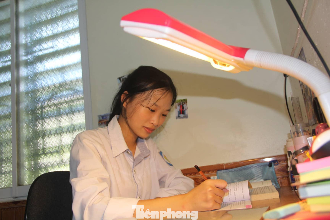 Việc ôn luyện khoa học và chăm chỉ giúp Trà Mi đạt kết quả cao trong kỳ thi tốt nghiệp THPT