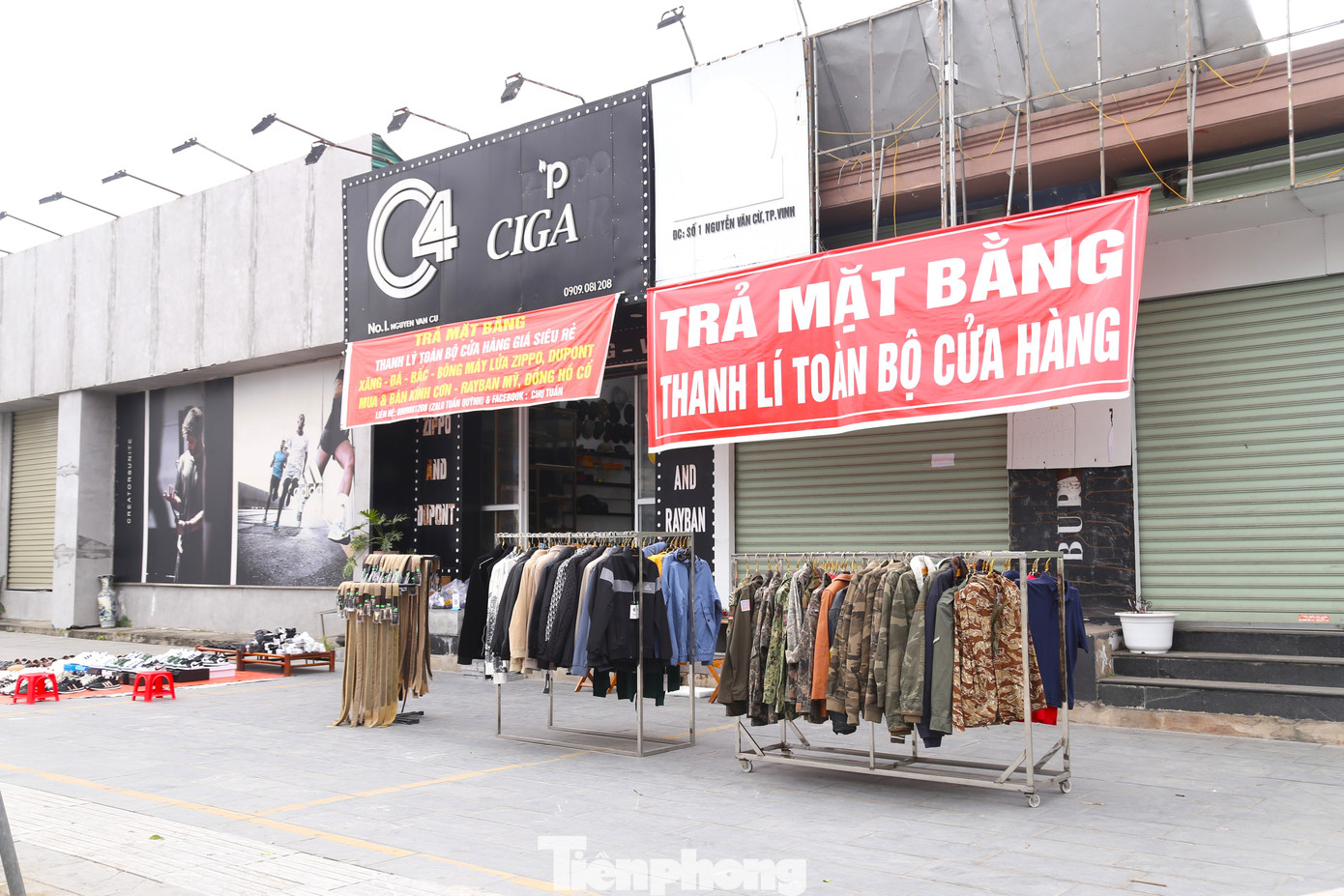 Chị Nguyễn Thị Thúy Hằng, chủ một cửa hàng kinh doanh trên tuyến đường Nguyễn Văn Cừ cho biết, đầu tháng 12 bên chị trả lại mặt bằng vì kinh doanh “thu không bù chi”. Lượng khách ít, phí vận hành và thuê mặt bằng cao, kinh doanh ế ẩm nên chị thường xuyên phải bù lỗ. Cảm thấy không thể kéo dài, chị đã trả lại mặt bằng.