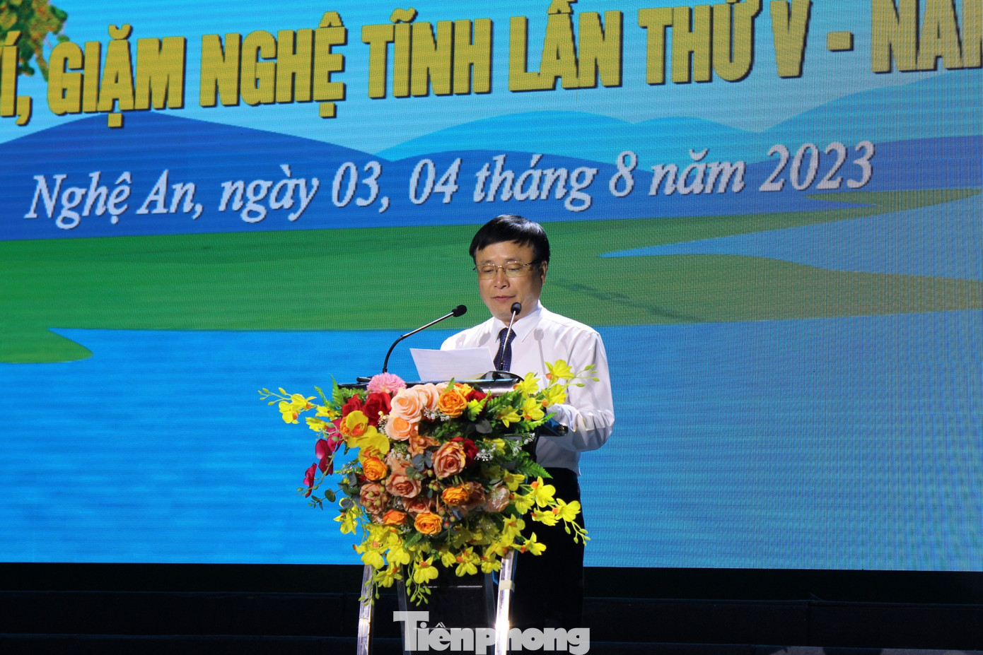 Ông Bùi Đình Long - Phó Chủ tịch UBND tỉnh Nghệ An, Trưởng BTC Festival dân ca Ví, Giặm Nghệ Tĩnh phát biểu khai mạc.