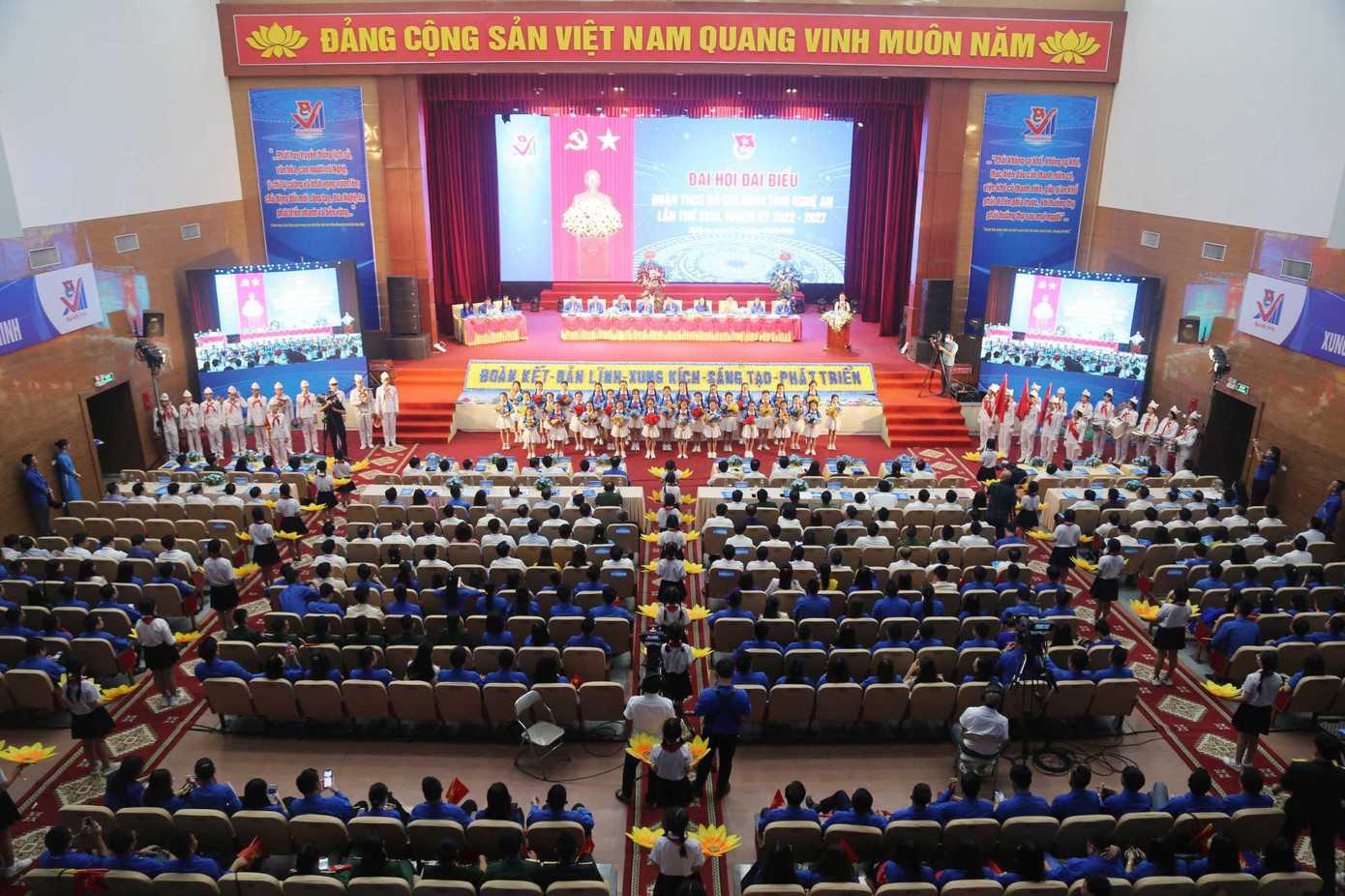 Đại hội đại biểu Đoàn TNCS Hồ Chí Minh tỉnh Nghệ An lần thứ XVIII, nhiệm kỳ 2022 – 2027, có 350 đại biểu chính thức, đại diện cho gần 150 nghìn đoàn viên trong toàn tỉnh. Đại hội đại biểu Đoàn TNCS Hồ Chí Minh tỉnh Nghệ An lần thứ XVIII, nhiệm kỳ 2022 – 2027, có 350 đại biểu chính thức, đại diện cho gần 150 nghìn đoàn viên trong toàn tỉnh.