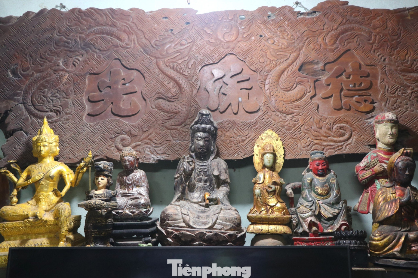 Trong ngôi nhà nhỏ của ông Trần Thái Bình (SN 1973) ở phường Vinh Tân, TP Vinh, Nghệ An, hiện có hơn 5.000 hiện vật cổ xưa. Nổi bật là bộ tượng cổ với 200 pho tượng mạ vàng, ngọc, gỗ, đồng, đá sa thạch... liên quan đến tôn giáo, tín ngưỡng như Phật giáo, Hin Đu giáo… thuộc văn hóa Việt Nam và Chăm Pa.