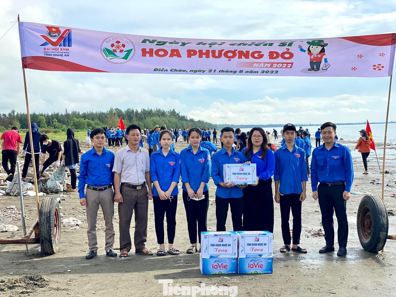 Trong ngày cao điểm chiến dịch Hoa phượng đỏ năm 2022, 100% cơ sở Đoàn trên toàn tỉnh Nghệ An đã đồng loạt triển khai nhiều hoạt động ý nghĩa, phát huy tinh thần xung kích, tình nguyện của tuổi trẻ. (Ảnh: TH)