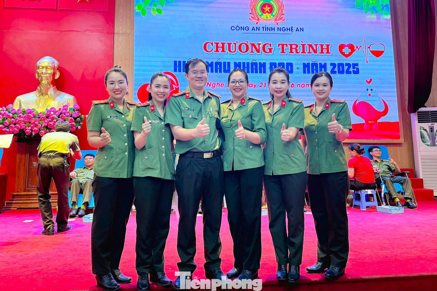 Hành động không chỉ mang ý nghĩa nhân đạo sâu sắc, mà còn thể hiện hình ảnh đẹp về người chiến sĩ công an luôn vì nhân dân phục vụ, sẵn sàng sẻ chia, lan tỏa yêu thương. Hành động không chỉ mang ý nghĩa nhân đạo sâu sắc, mà còn thể hiện hình ảnh đẹp về người chiến sĩ công an luôn vì nhân dân phục vụ, sẵn sàng sẻ chia, lan tỏa yêu thương.