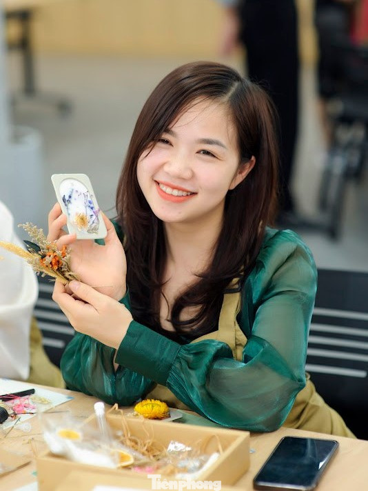 Những cây nến thơm xinh xắn dành tặng người thân dịp Giáng sinh.