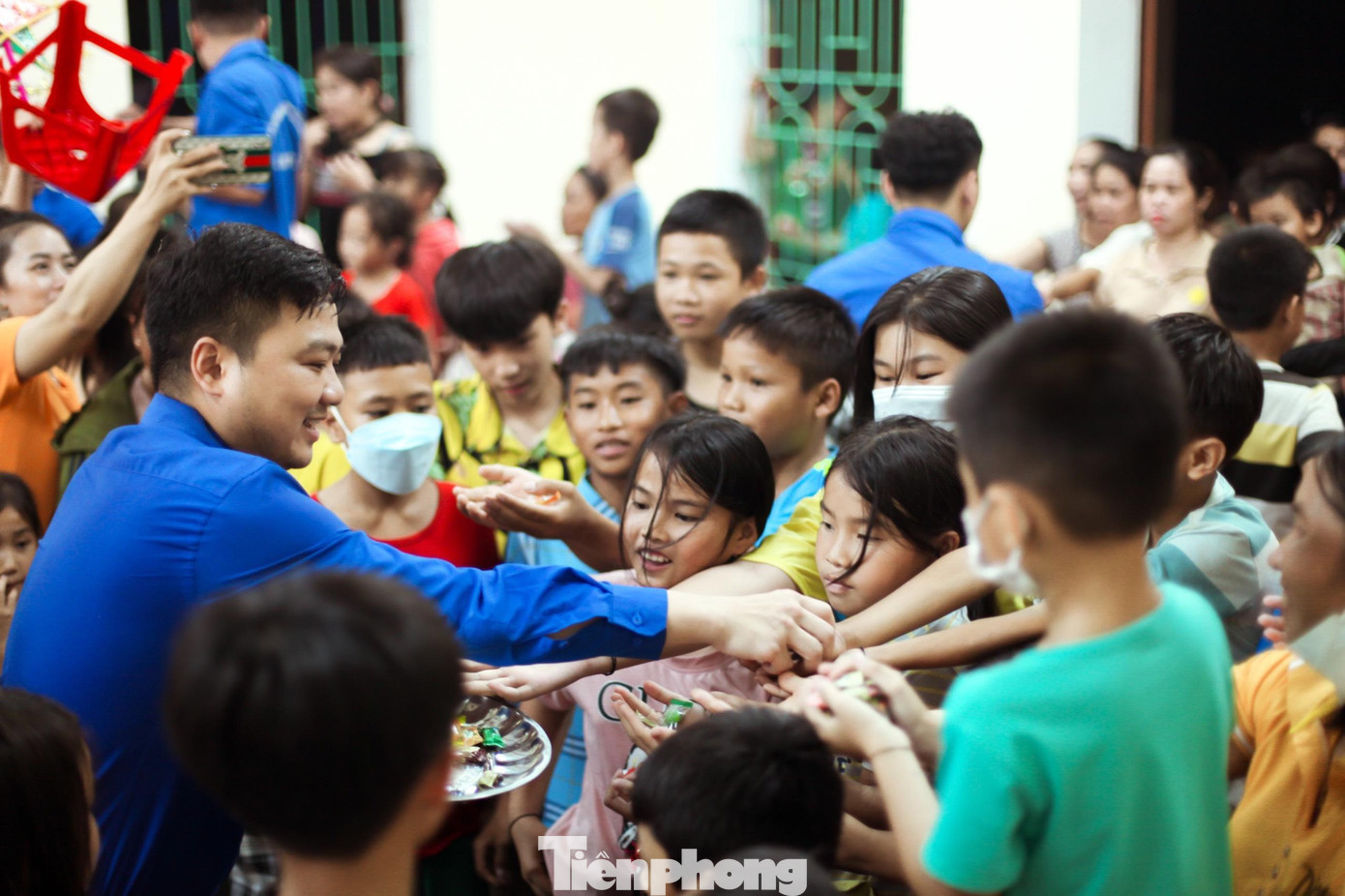 Tại xã tái định cư Thanh Sơn, Huyện đoàn Thanh Chương đã trao tặng 10 chiếc xe đạp. Nhóm đồng hương Thanh Chương 2 và “xe 0 đồng” đã trao tặng 1.000 suất quà là hiện vật, 79 suất quà là tiền mặt cho các em thiếu nhi. Ngoài ra các em còn được nhận nhiều phần quà là vở, bút, bánh kẹo... của các ban ngành.