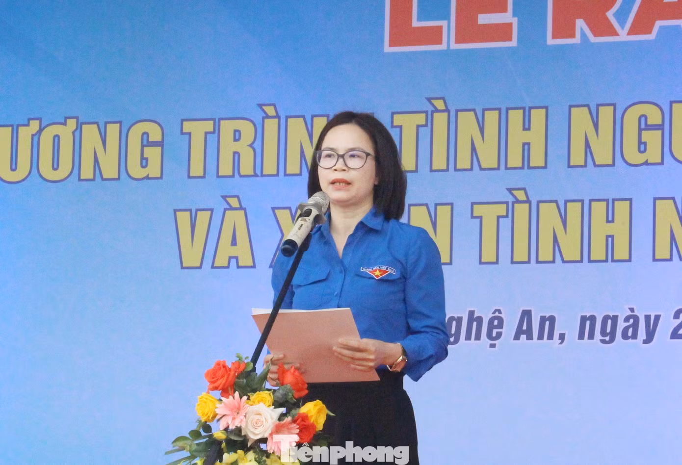 Chị Hoàng Thị Minh Thu, Bí thư Đoàn Khối Doanh nghiệp T.Ư phát biểu tại Lễ ra quân