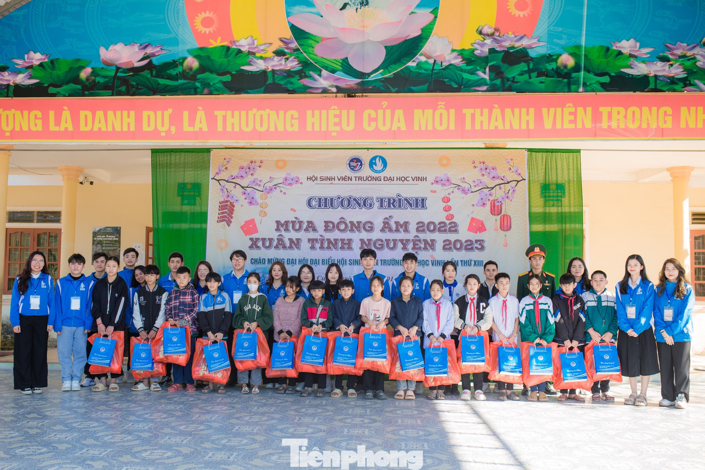 Phương Hà tham gia chương trình Mùa đông ấm 2022 - Xuân tình nguyện 2023 của Hội sinh viên trường Đại học Vinh