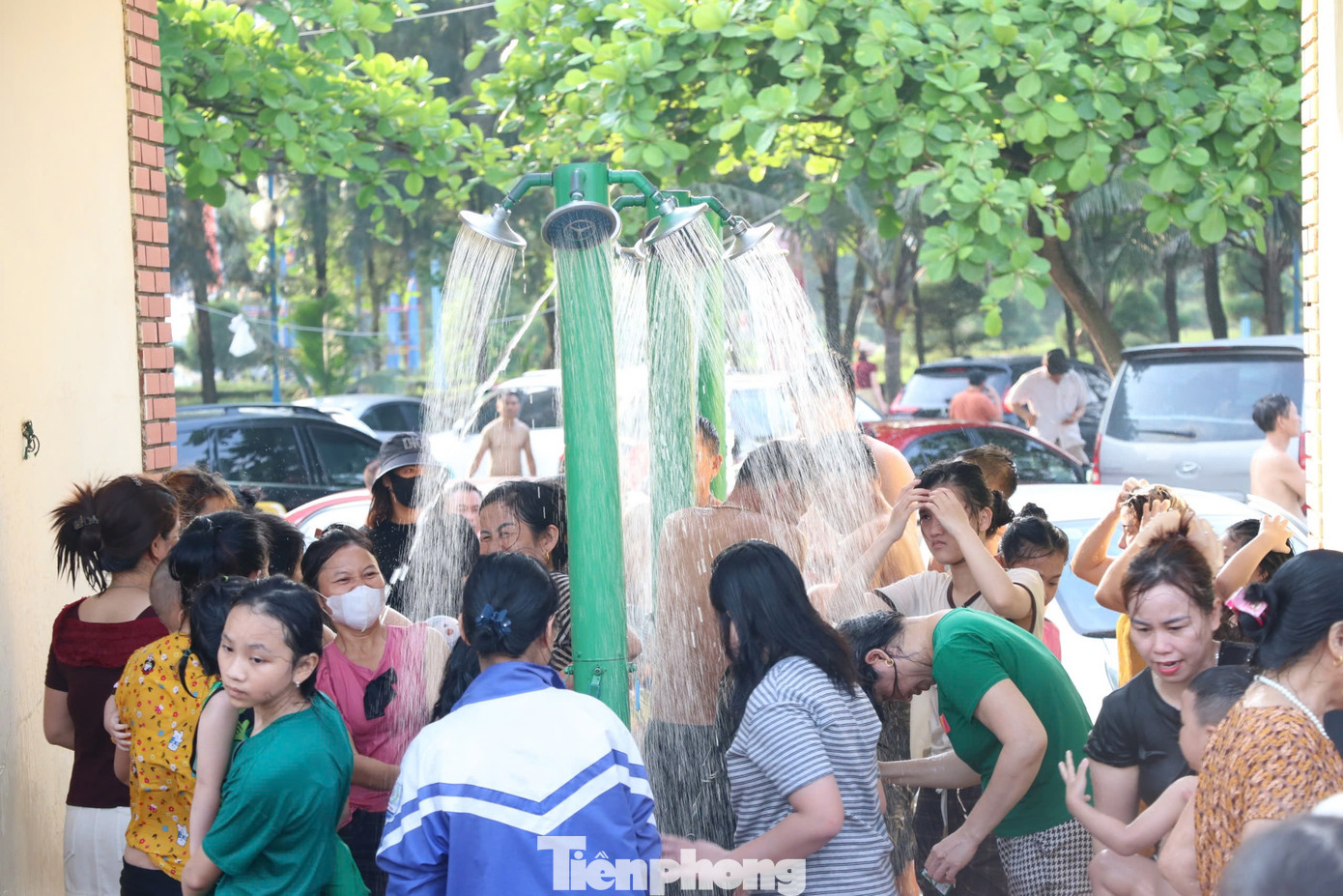 Dịch vụ tắm tráng miễn phí là một trong những điểm mới ở biển Cửa Lò năm nay.